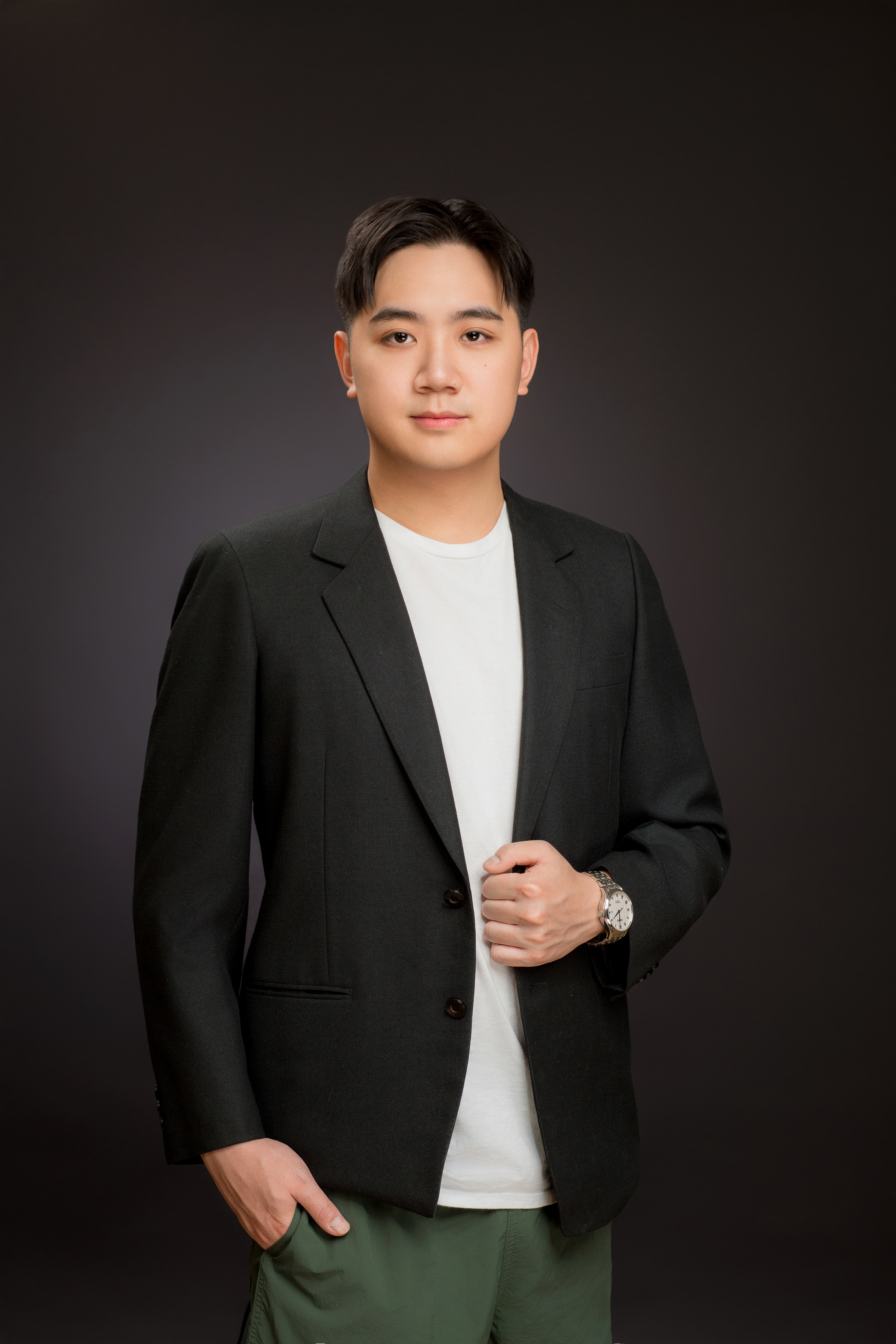 Portrait of Eric Tzu